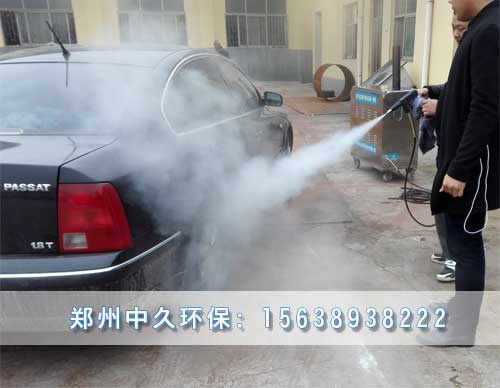 深圳李先生開蒸汽洗車新方式